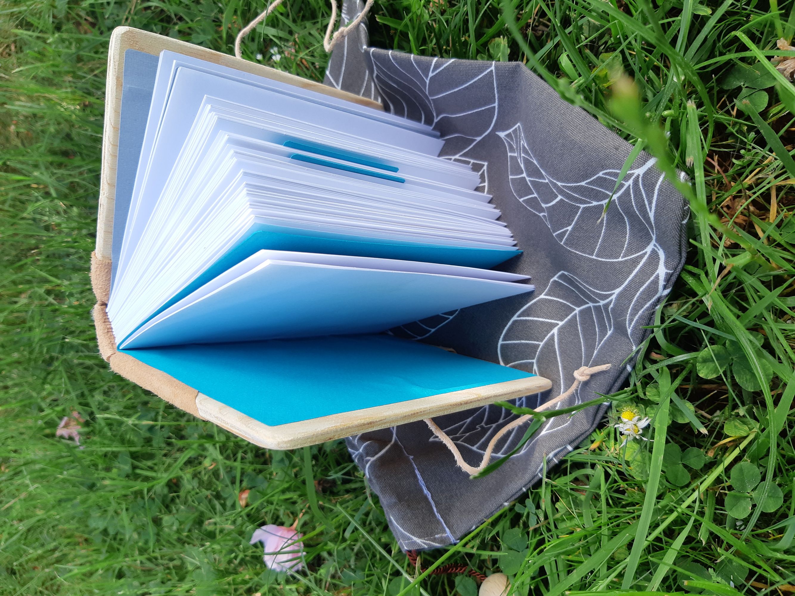 poznámkovníky, notesy (26)